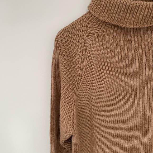 Base rage alpaca turtleneck in camel - Picture 2 of 6